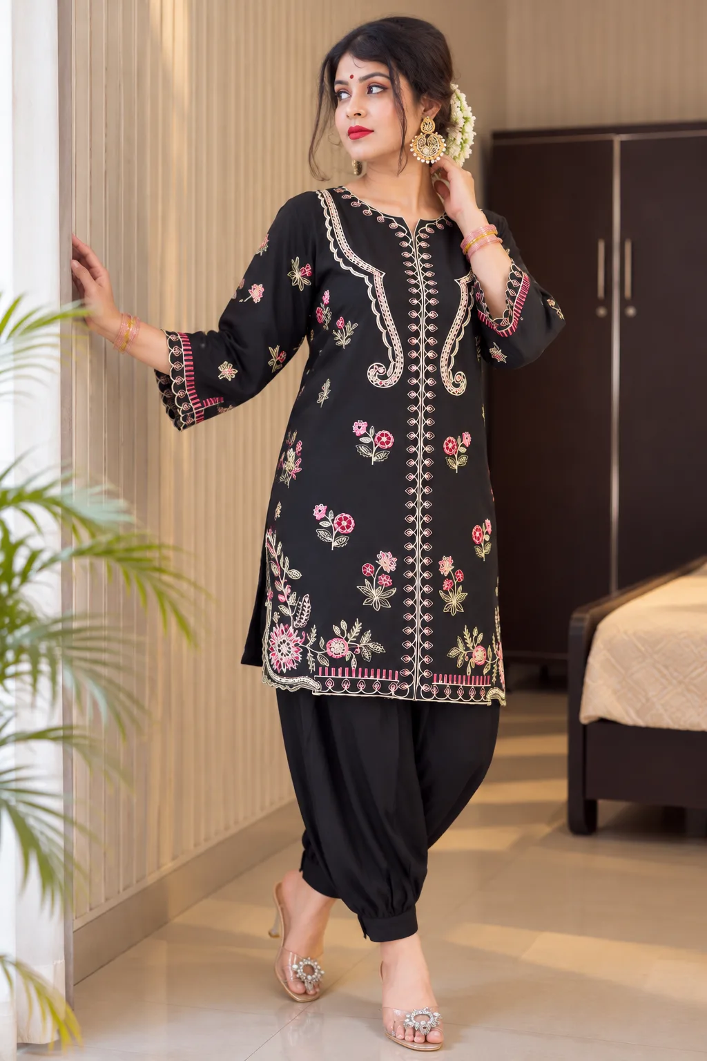 Anabia Black Embroidered 2-Piece