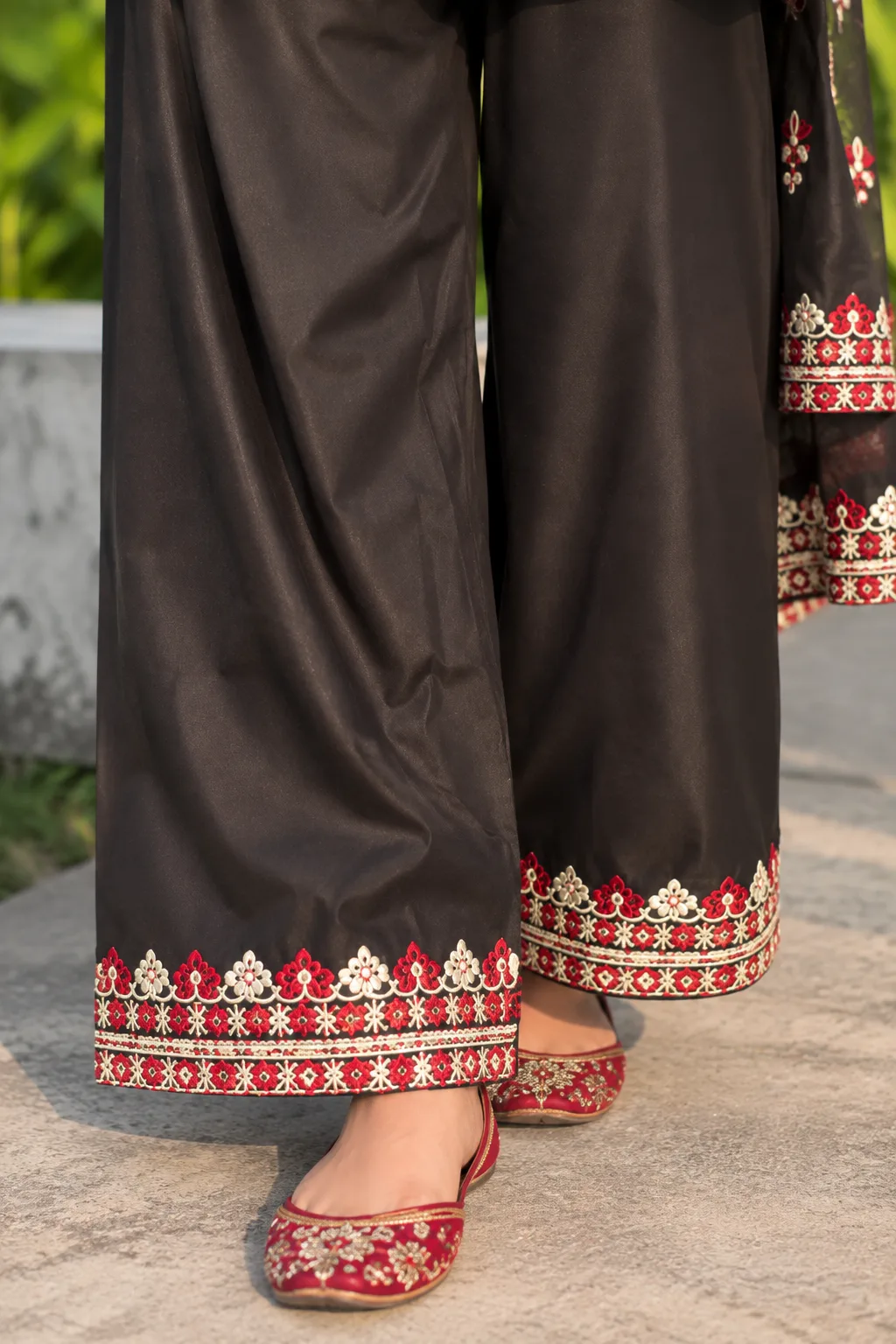 Noor-e-Gul Black Embroidered 2-Piece